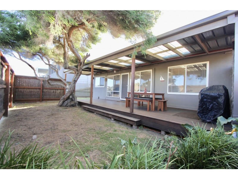 42 Sunderland Bay Road, Sunderland Bay VIC 3922