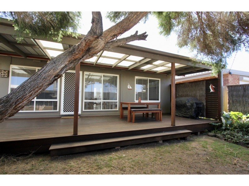 42 Sunderland Bay Road, Sunderland Bay VIC 3922