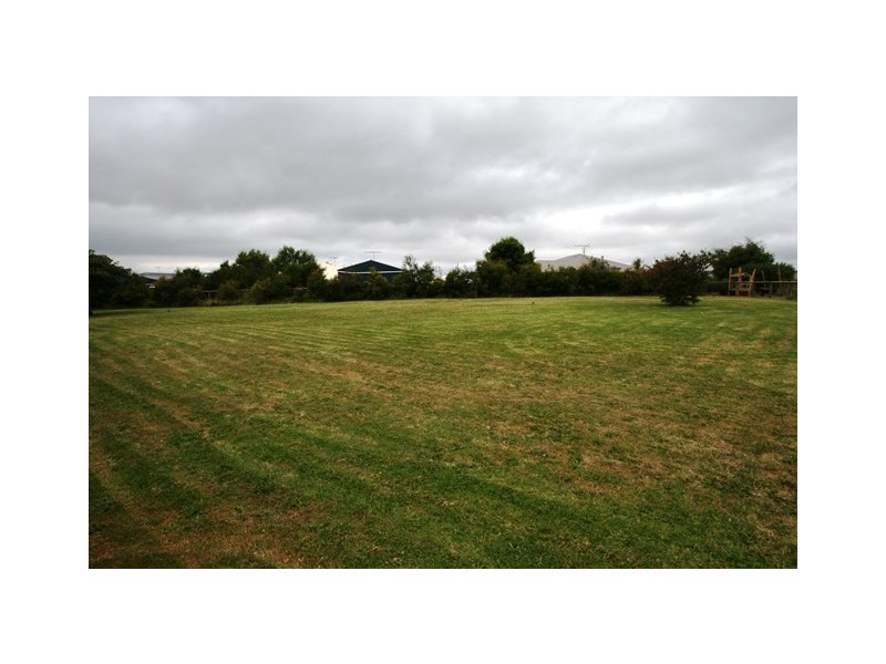 30 Jeury Court, Cowes VIC 3922