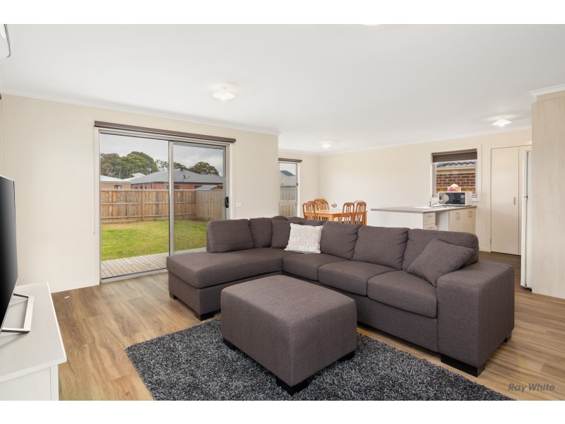 16 Thruxton Street, Cowes VIC 3922