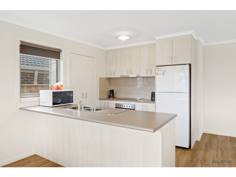 16 Thruxton Street, Cowes VIC 3922