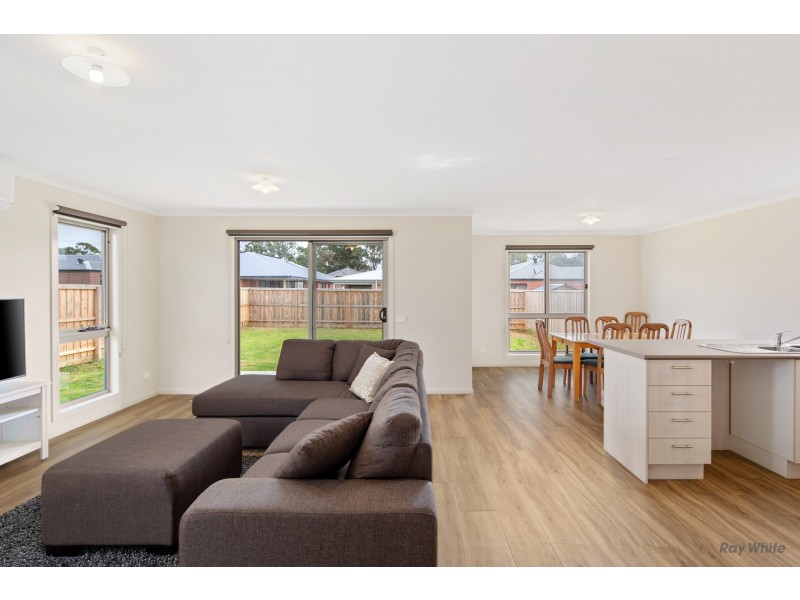 16 Thruxton Street, Cowes VIC 3922