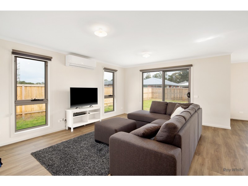 16 Thruxton Street, Cowes VIC 3922