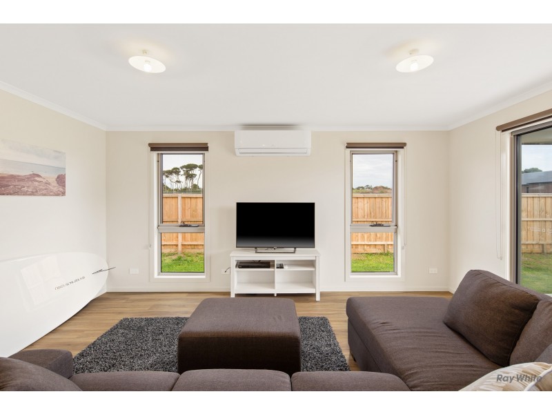 16 Thruxton Street, Cowes VIC 3922