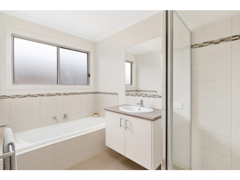 16 Thruxton Street, Cowes VIC 3922