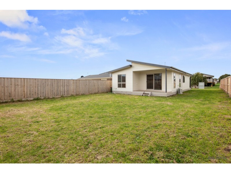 16 Thruxton Street, Cowes VIC 3922