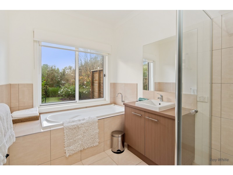 16 Boobook Grove, Cowes VIC 3922