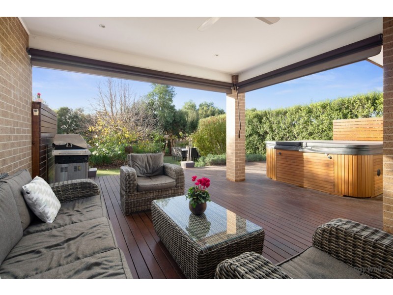 16 Boobook Grove, Cowes VIC 3922