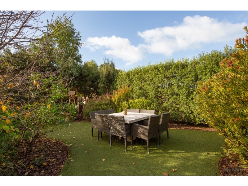 16 Boobook Grove, Cowes VIC 3922