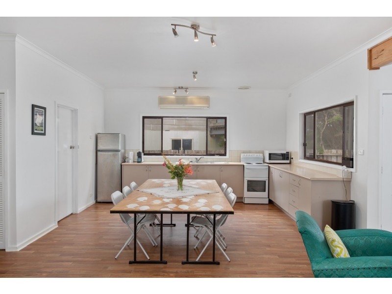 32 Sunderland Bay Road, Sunderland Bay VIC 3922