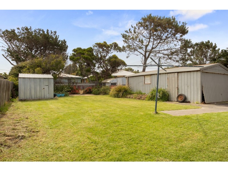 32 Sunderland Bay Road, Sunderland Bay VIC 3922