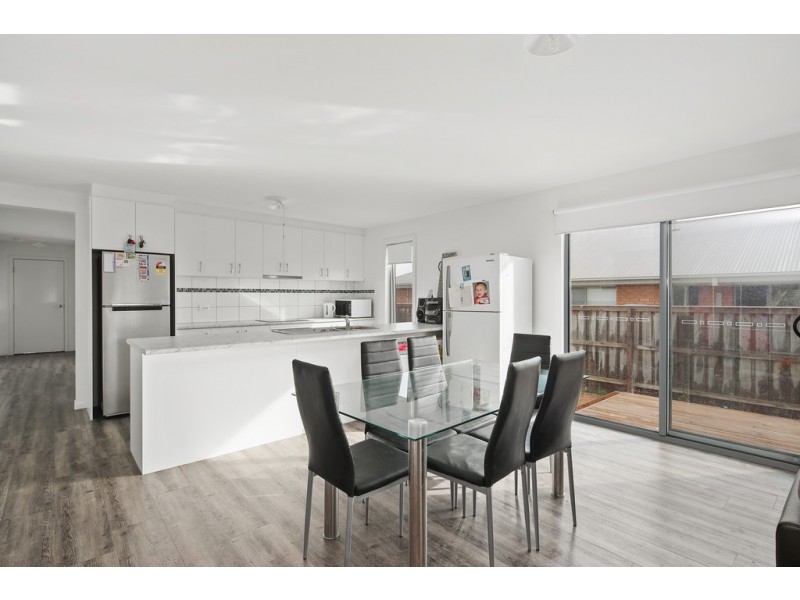 15 Castle Combe Circuit, Cowes VIC 3922