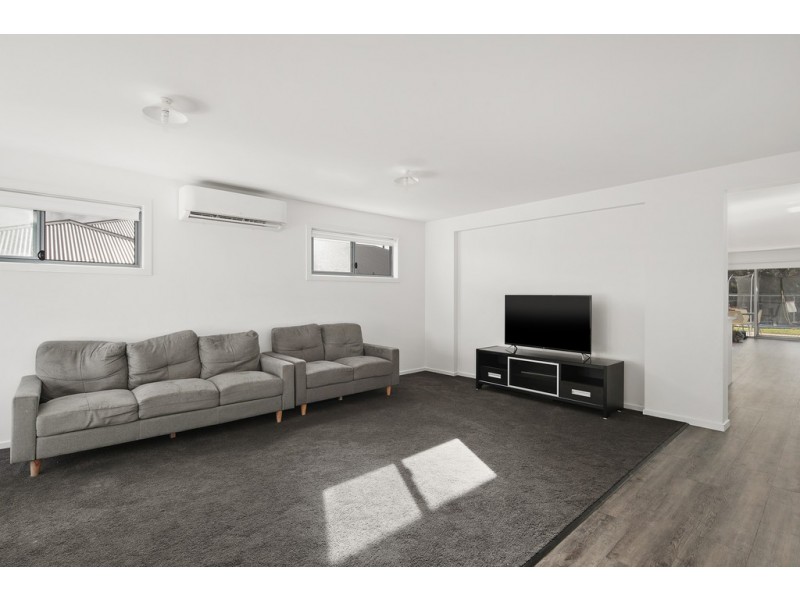 15 Castle Combe Circuit, Cowes VIC 3922