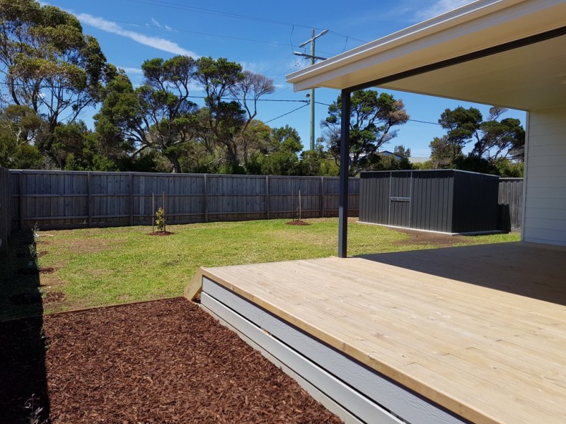 15 Castle Combe Circuit, Cowes VIC 3922