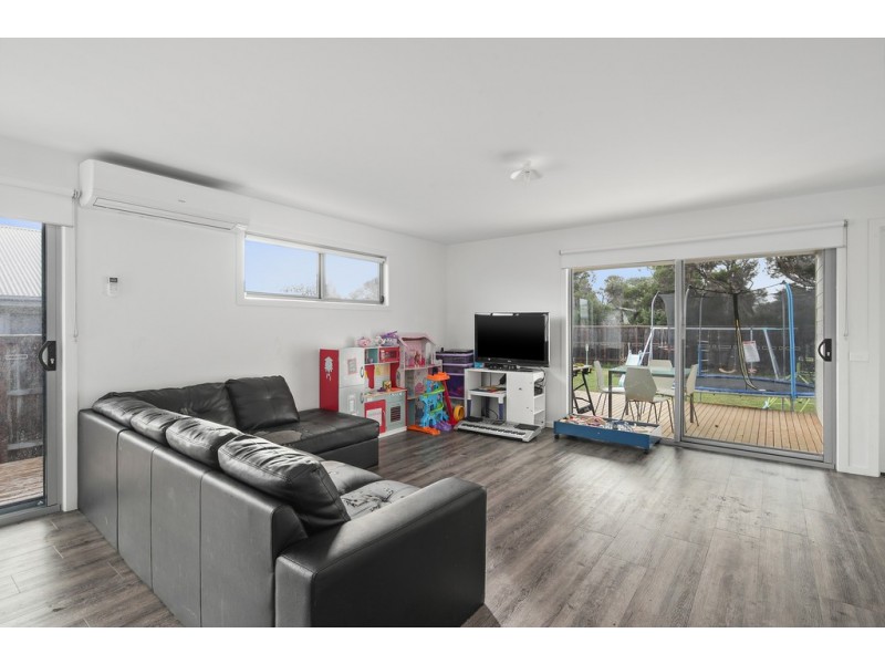 15 Castle Combe Circuit, Cowes VIC 3922