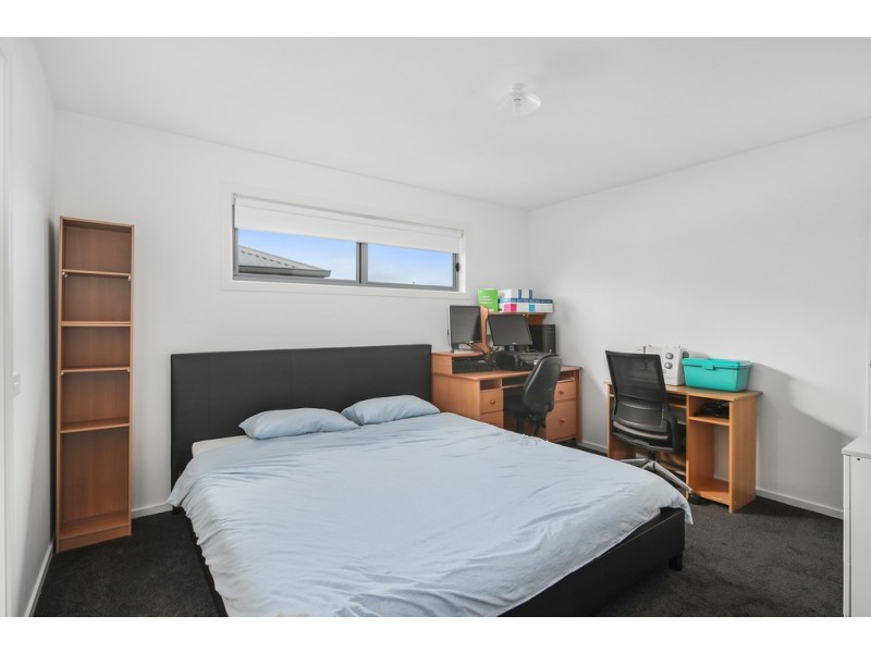 15 Castle Combe Circuit, Cowes VIC 3922