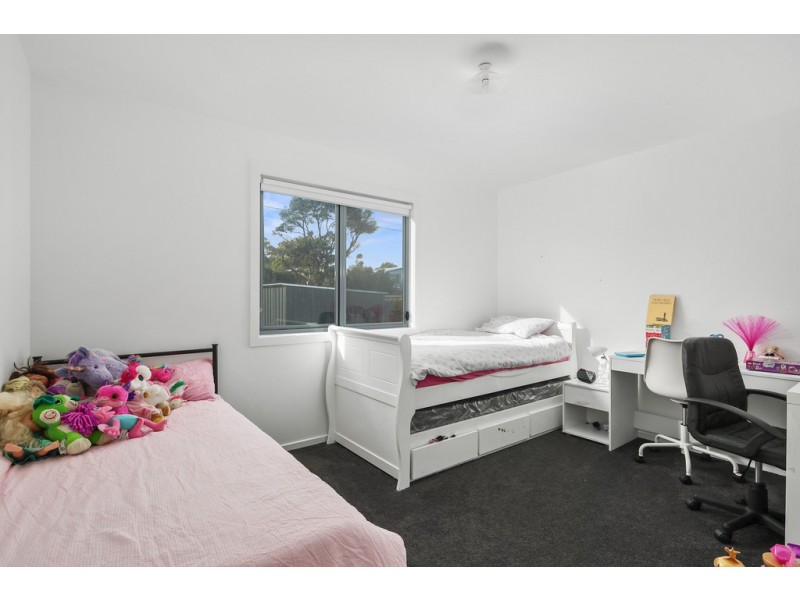 15 Castle Combe Circuit, Cowes VIC 3922