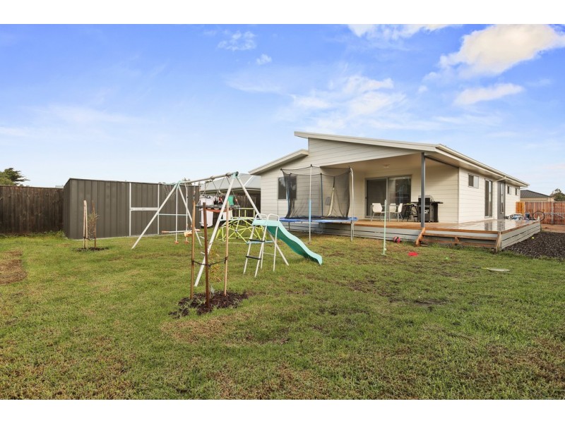 15 Castle Combe Circuit, Cowes VIC 3922