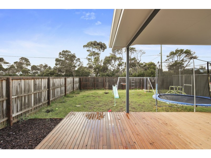 15 Castle Combe Circuit, Cowes VIC 3922