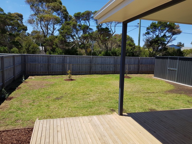 15 Castle Combe Circuit, Cowes VIC 3922