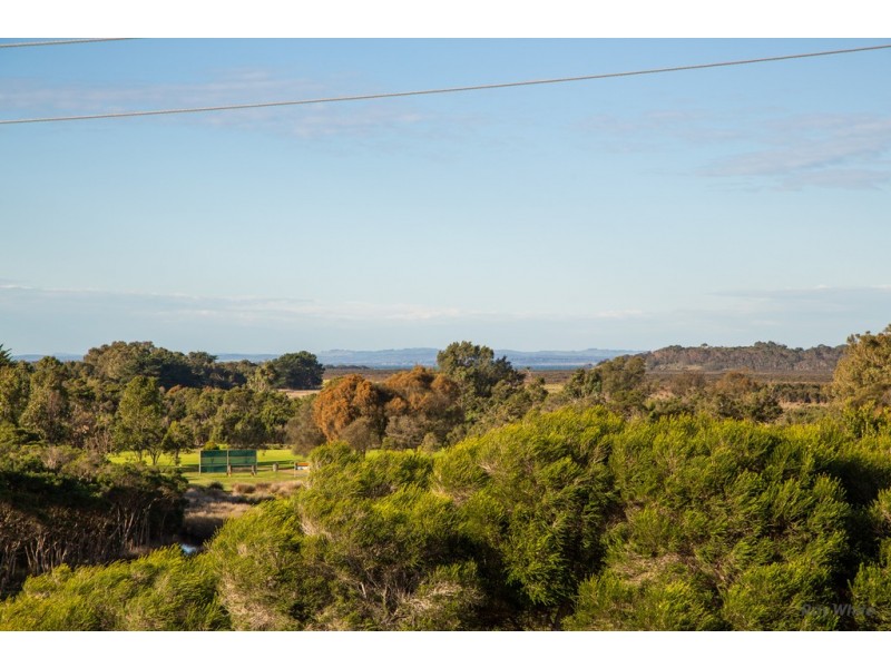 9 Waterford Drive, Cowes VIC 3922