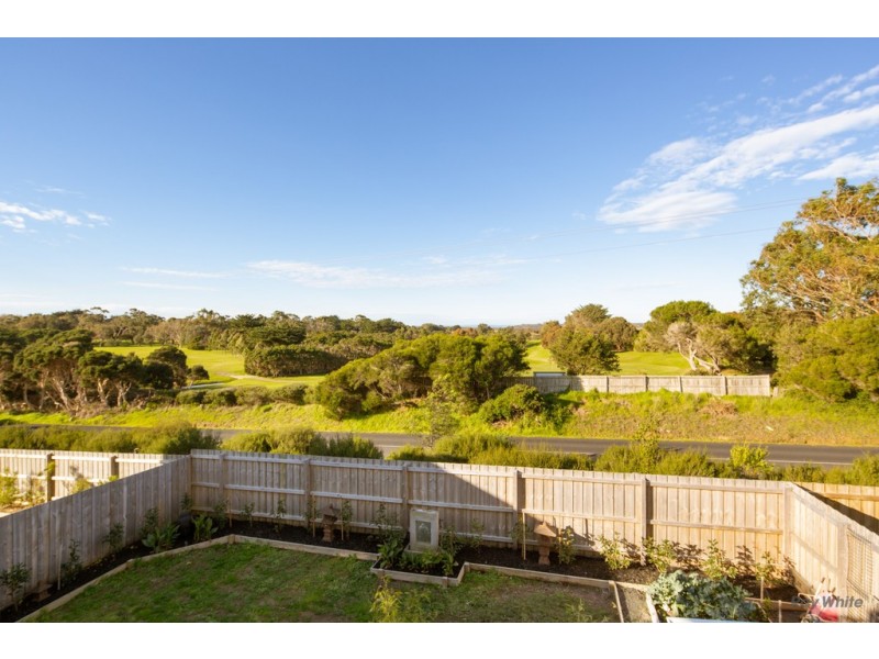 9 Waterford Drive, Cowes VIC 3922