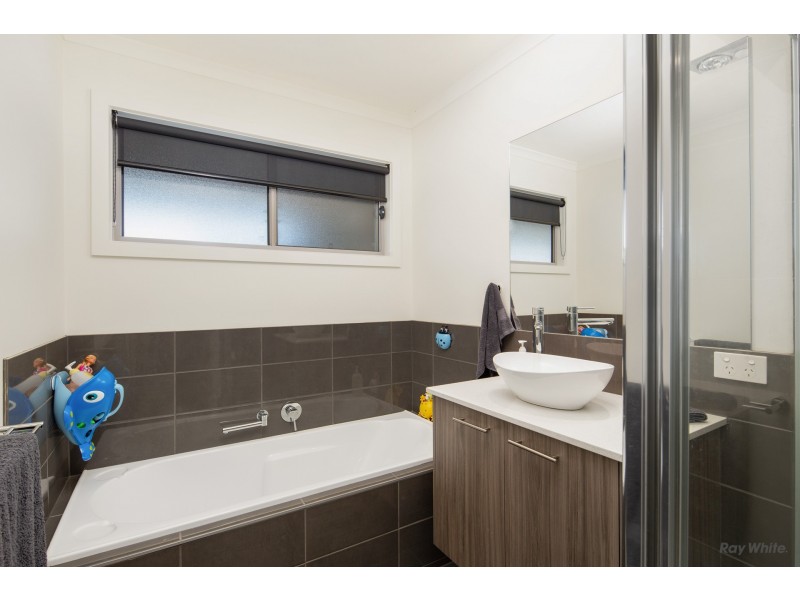 9 Waterford Drive, Cowes VIC 3922