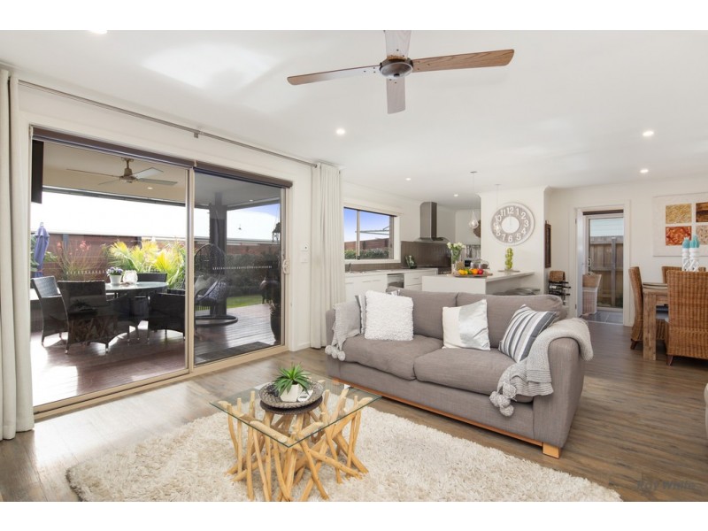14 Shoalhaven Road, Cowes VIC 3922