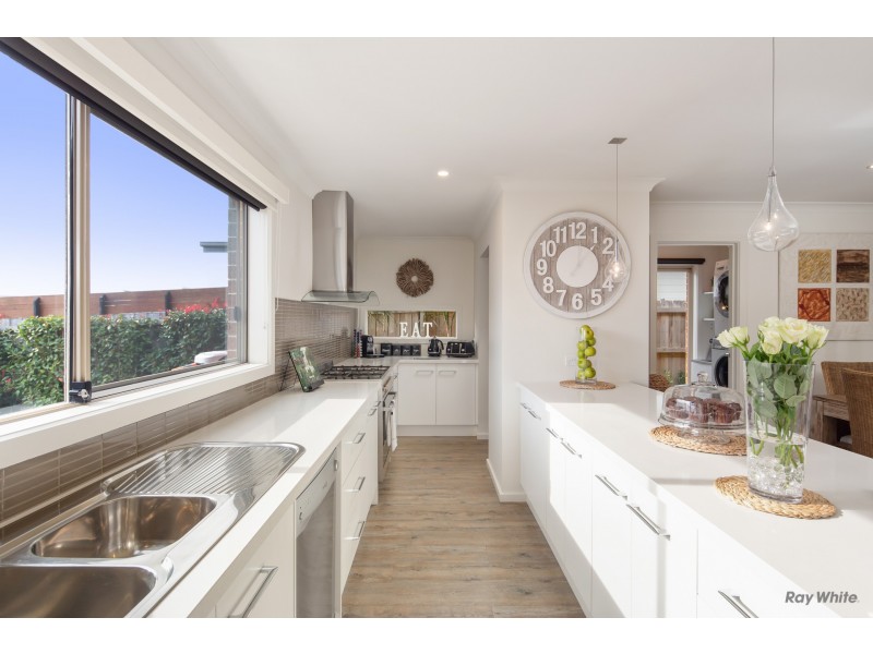 14 Shoalhaven Road, Cowes VIC 3922