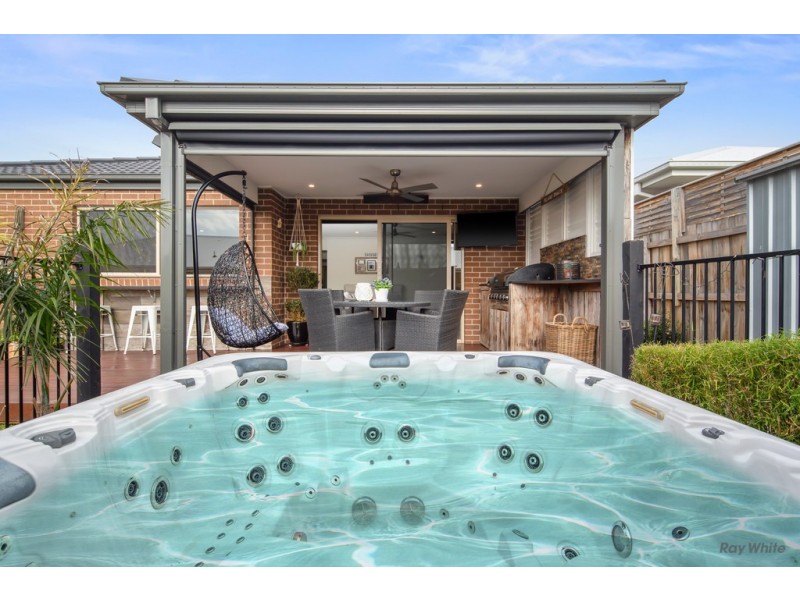 14 Shoalhaven Road, Cowes VIC 3922