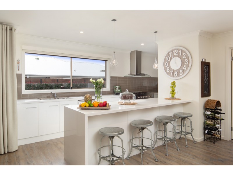 14 Shoalhaven Road, Cowes VIC 3922