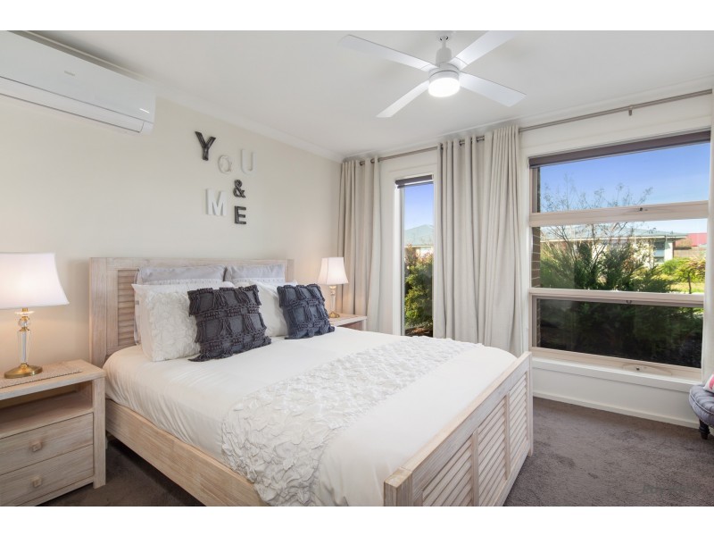 14 Shoalhaven Road, Cowes VIC 3922