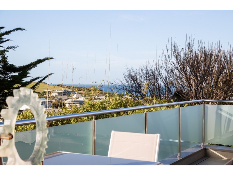 27 Hollywood Crescent, Smiths Beach VIC 3922