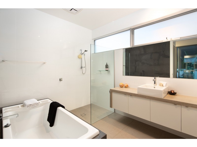 27 Hollywood Crescent, Smiths Beach VIC 3922