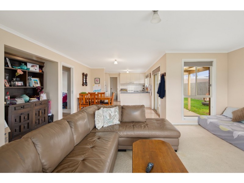 21 Edgar Road, San Remo VIC 3925