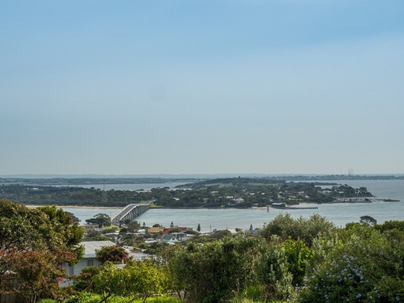 1 The Mount Drive, San Remo VIC 3925