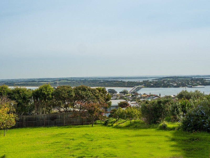 1 The Mount Drive, San Remo VIC 3925