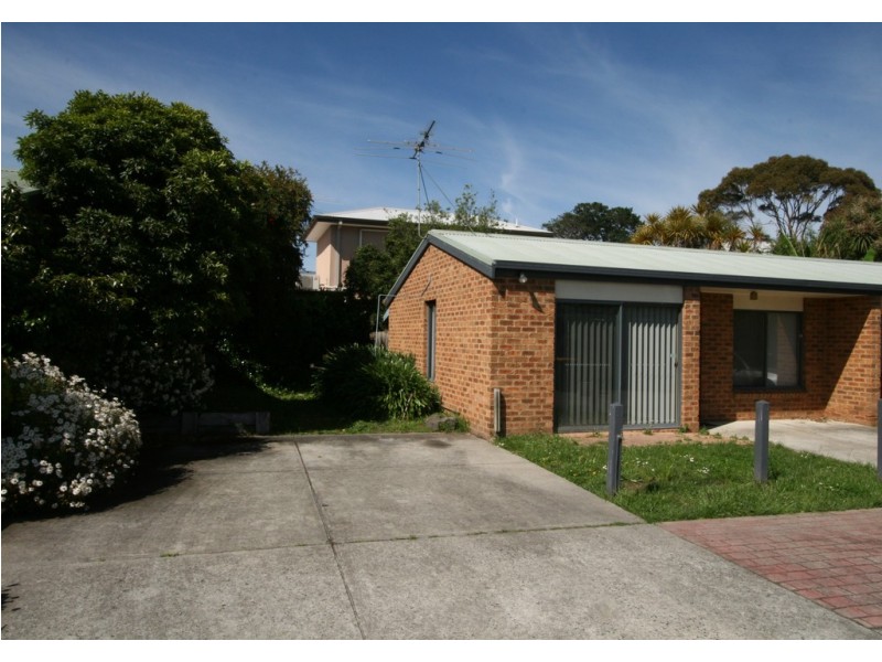 4/13 Douglas Road, Cowes VIC 3922