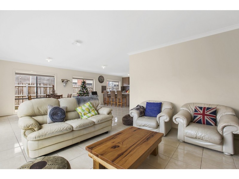 32 Boardwalk Boulevard, Cowes VIC 3922