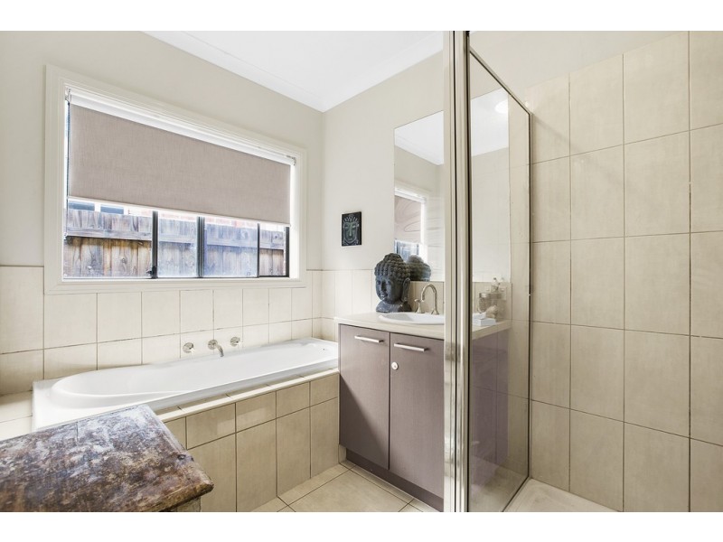 32 Boardwalk Boulevard, Cowes VIC 3922