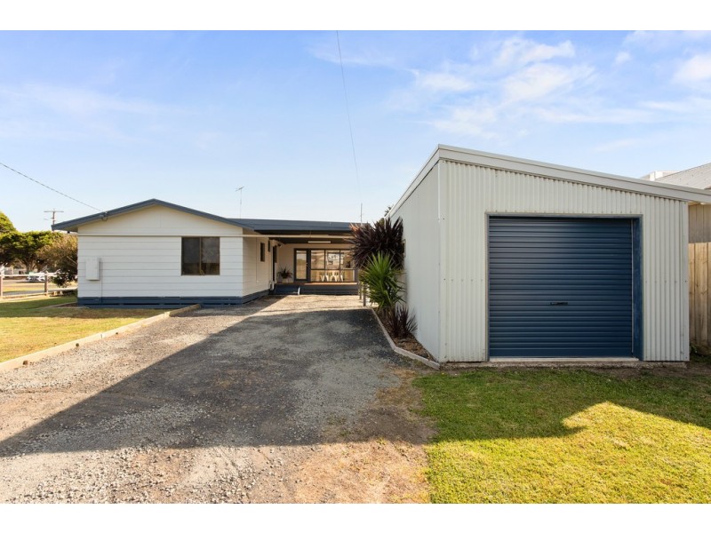 2 Tolley Avenue, Surf Beach VIC 3922