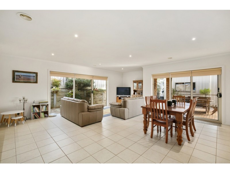 25 McRae Avenue, Cowes VIC 3922