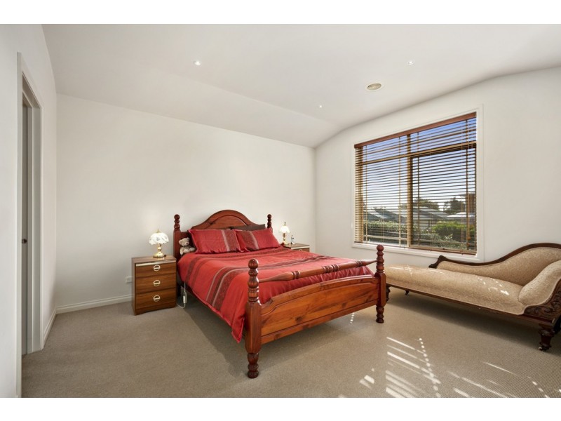 25 McRae Avenue, Cowes VIC 3922