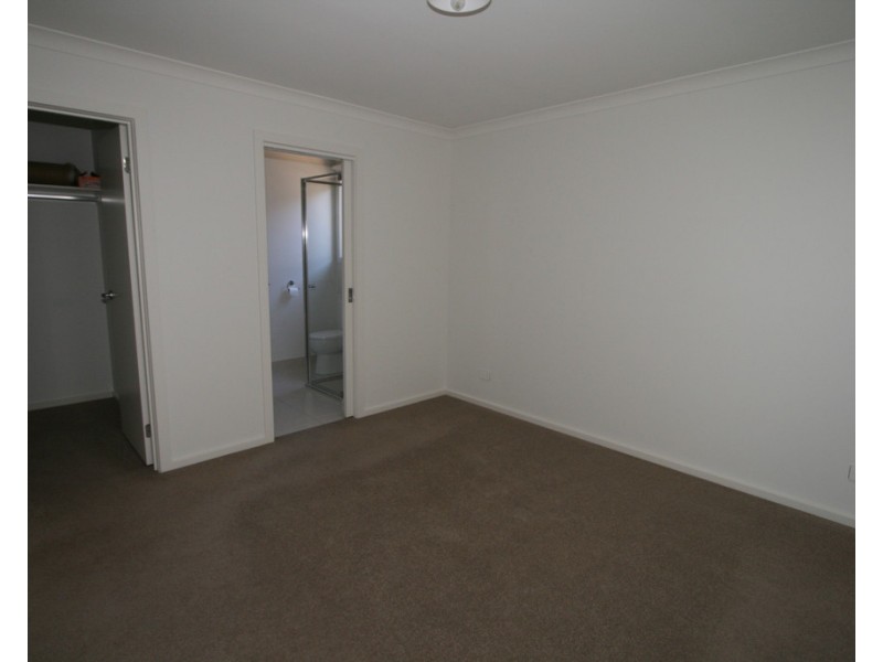 17 Seagrass Avenue, Cowes VIC 3922