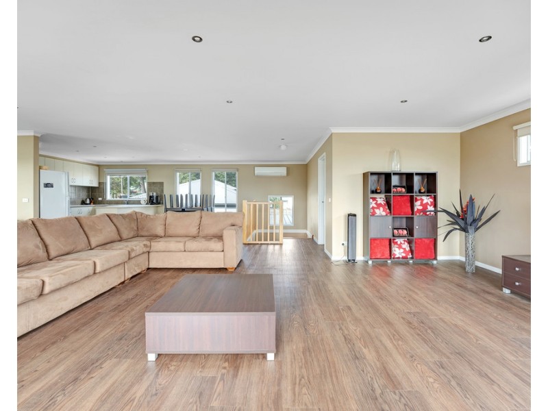 15 Lawrence Avenue, Cowes VIC 3922