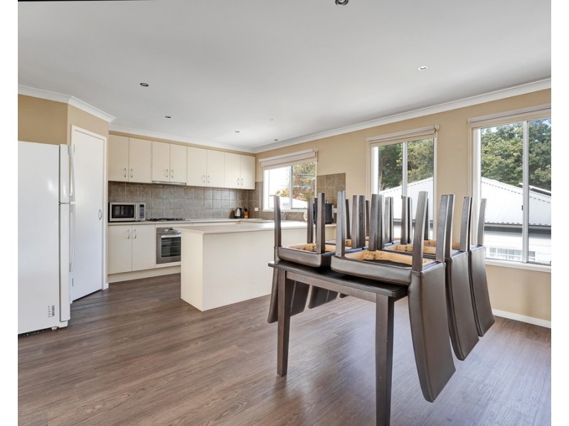 15 Lawrence Avenue, Cowes VIC 3922