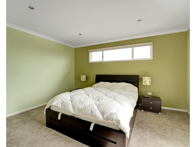 15 Lawrence Avenue, Cowes VIC 3922