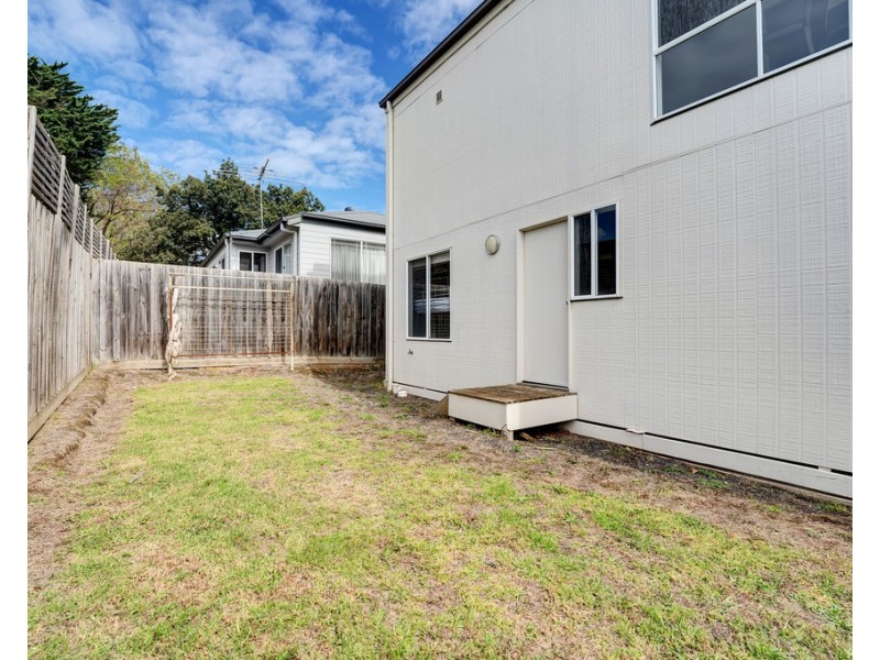 15 Lawrence Avenue, Cowes VIC 3922