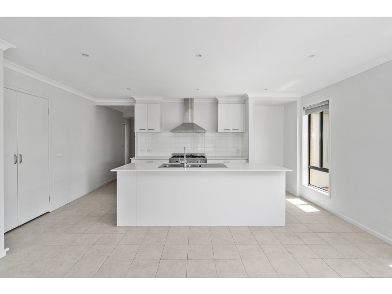 29 Castle Combe Circuit, Cowes VIC 3922