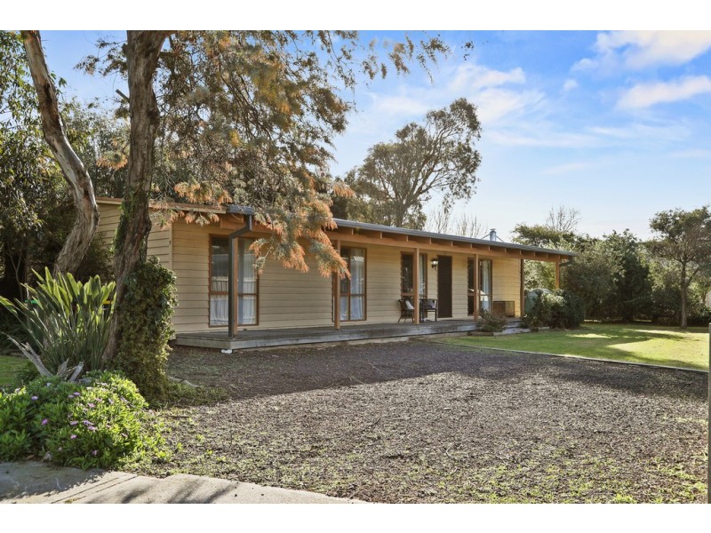 9 Robert Drive, Cowes VIC 3922